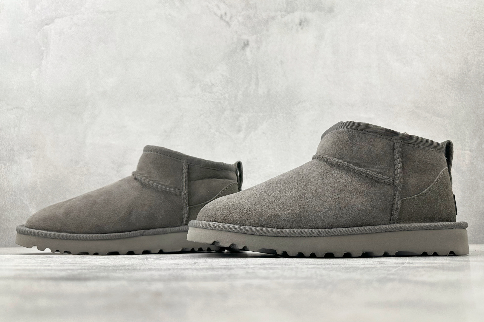 UGG CLASSIC ULTRA MINI 灰色 1116109-GREY