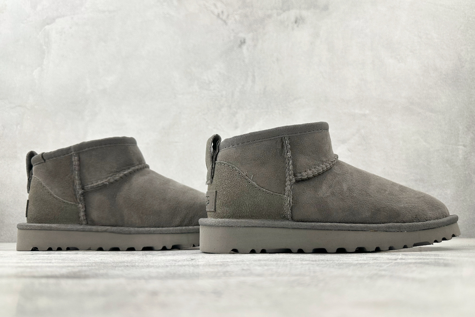 UGG CLASSIC ULTRA MINI 灰色 1116109-GREY