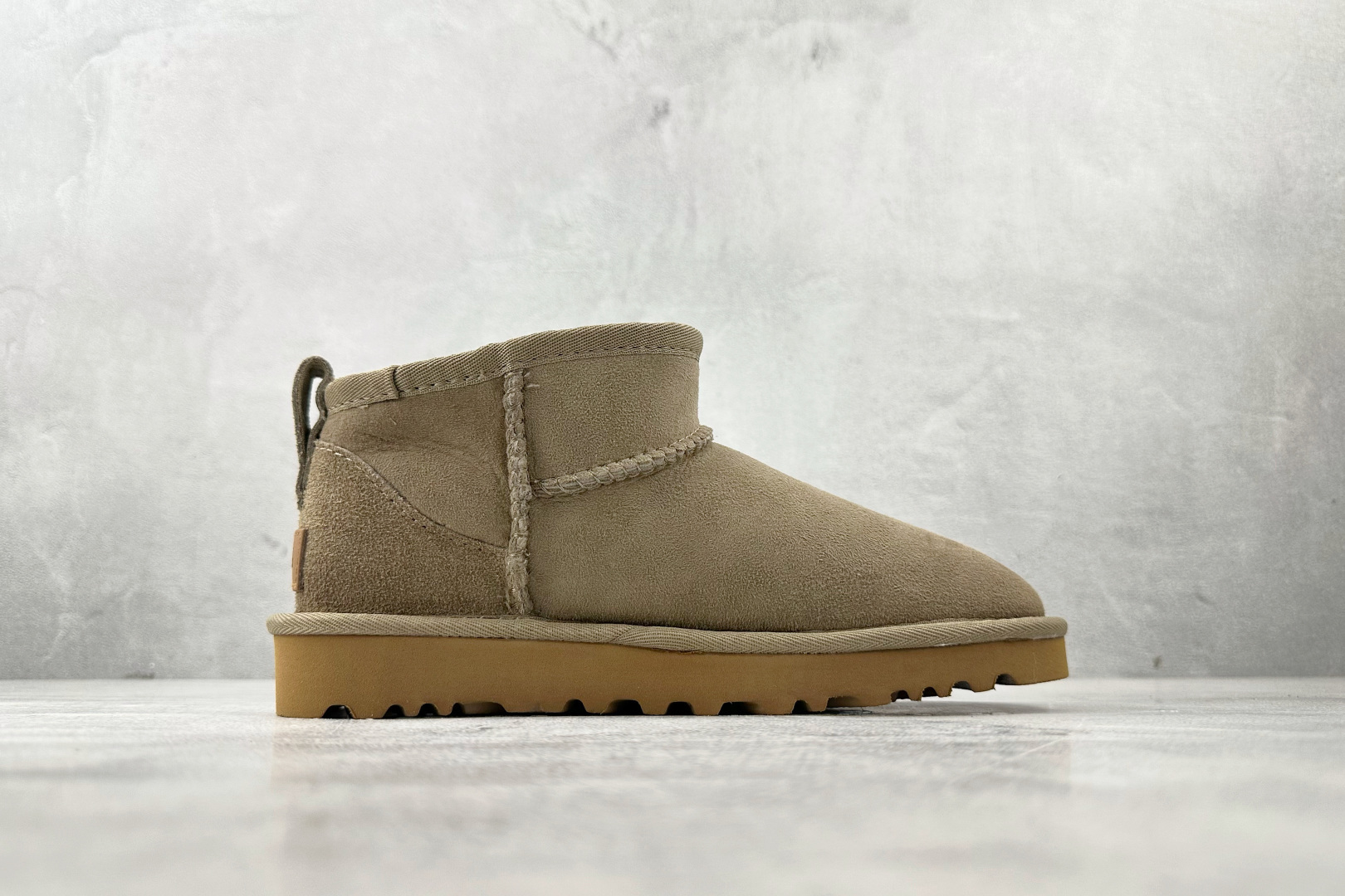 UGG CLASSIC ULTRA MINI 羚羊棕色 1116109-ALP