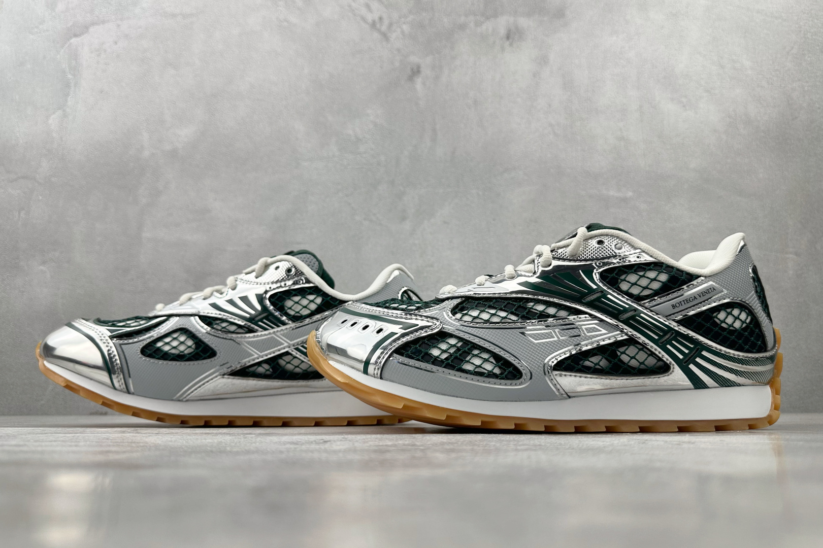 380 Bottega Veneta葆蝶家 绿色 741357V2X40-Chinese UA Cheap High Quatity Brand Clothes Bags handbags Sneakers wholesale wholesaler seller from China Factory suppliers Fashion Clothing Shoes best Quality Beautiful Price 380 Bottega Veneta葆蝶家 绿色 741357V2X40