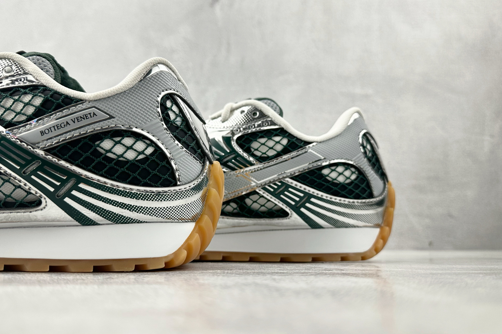 380 Bottega Veneta葆蝶家 绿色 741357V2X40-Chinese UA Cheap High Quatity Brand Clothes Bags handbags Sneakers wholesale wholesaler seller from China Factory suppliers Fashion Clothing Shoes best Quality Beautiful Price 380 Bottega Veneta葆蝶家 绿色 741357V2X40