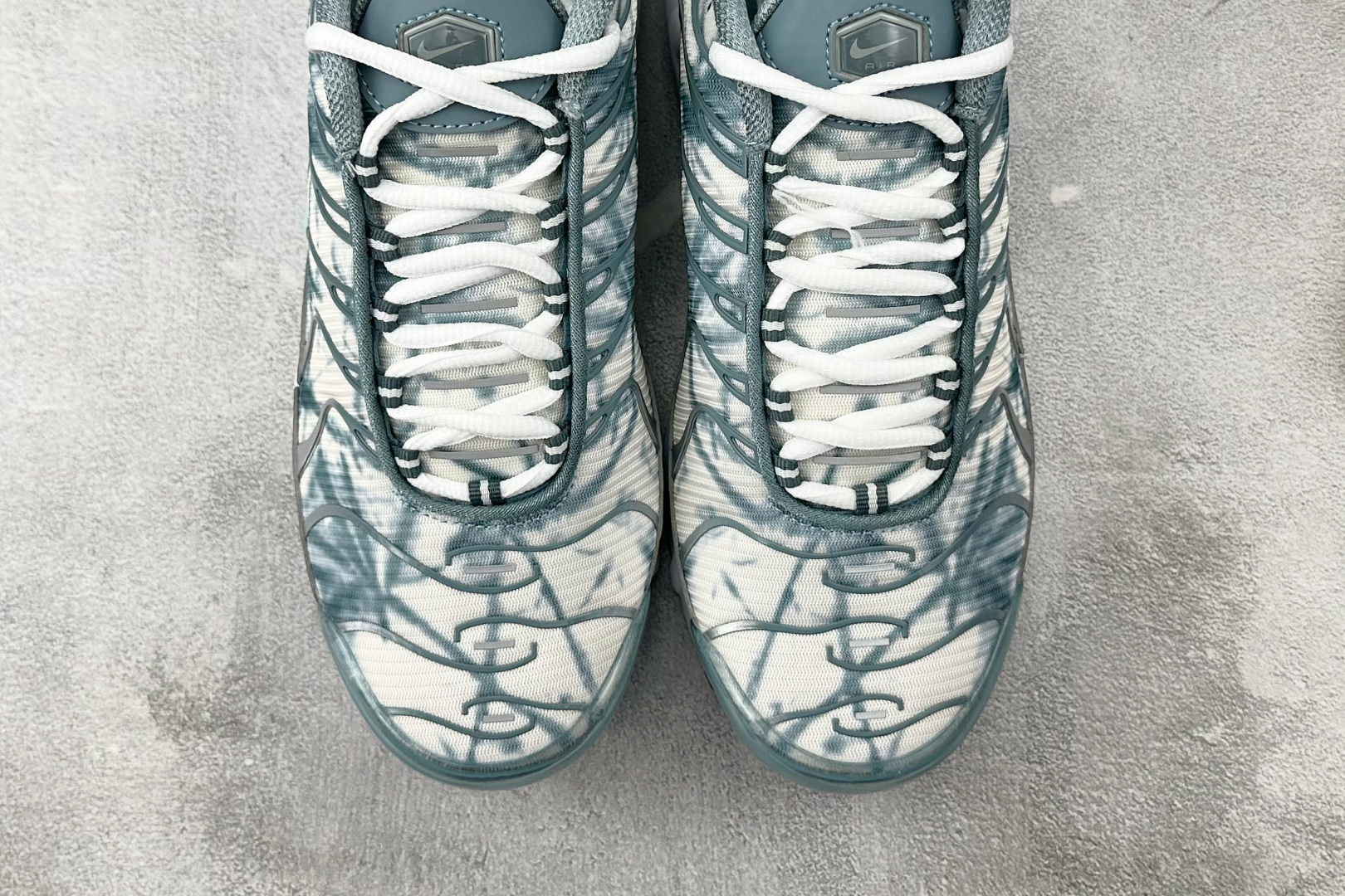 Max 本地Nike Air Max Plus 蓝白色货号：FV0394-300尺码：36 36.5 3
