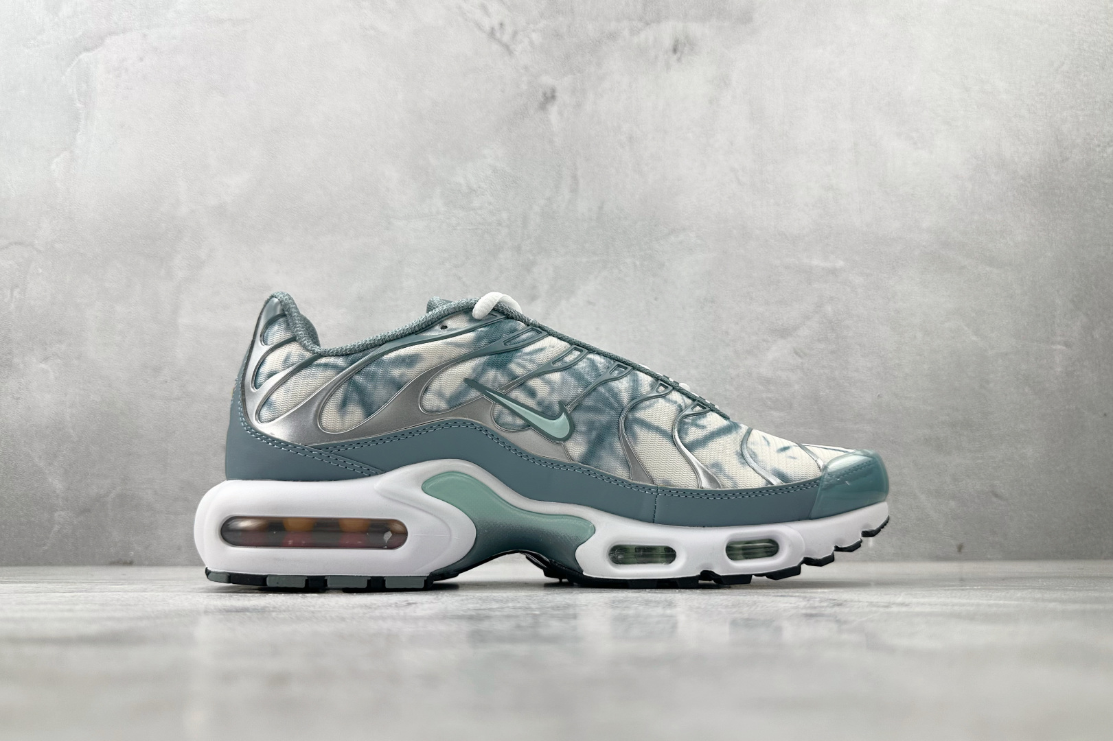 Max 本地Nike Air Max Plus 蓝白色货号：FV0394-300尺码：36 36.5 3