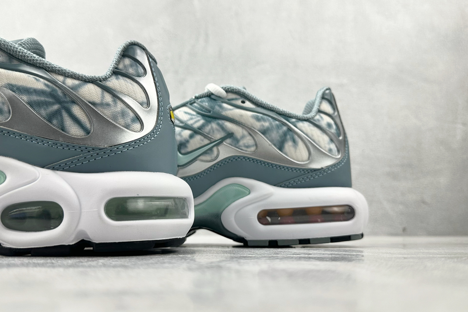 Max 本地Nike Air Max Plus 蓝白色货号：FV0394-300尺码：36 36.5 3