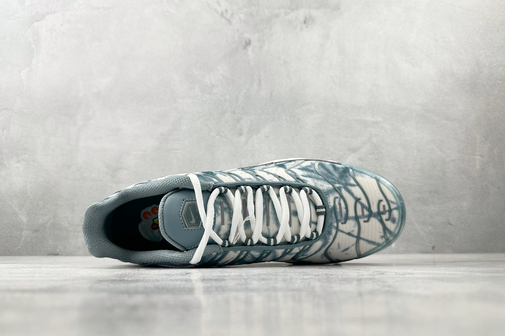 Max 本地Nike Air Max Plus 蓝白色货号：FV0394-300尺码：36 36.5 3