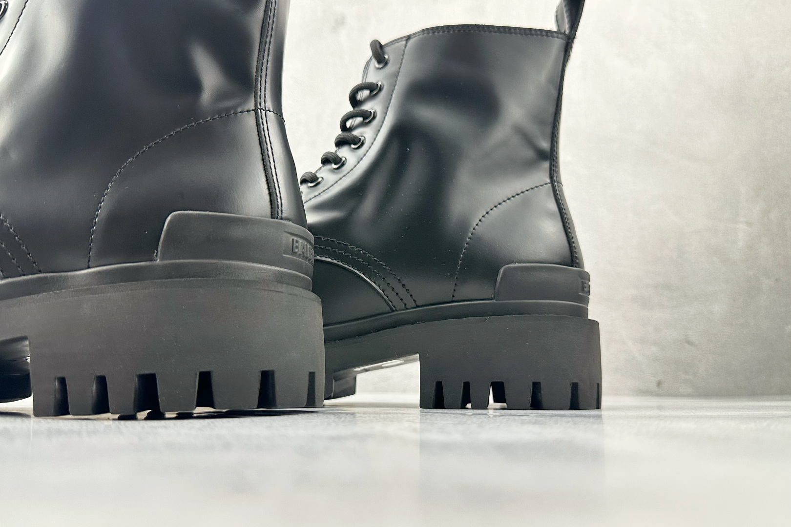 600 Balenciaga巴黎世家 Strike 黑色 590974WA960