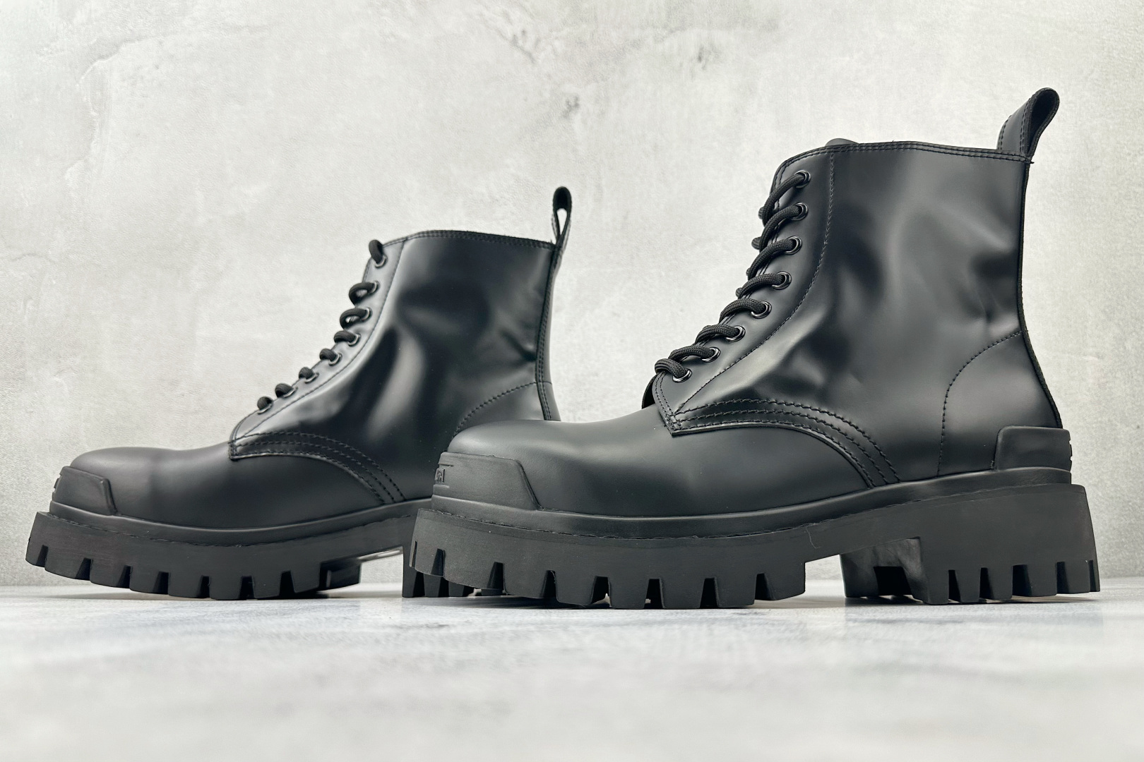 600 Balenciaga巴黎世家 Strike 黑色 590974WA960