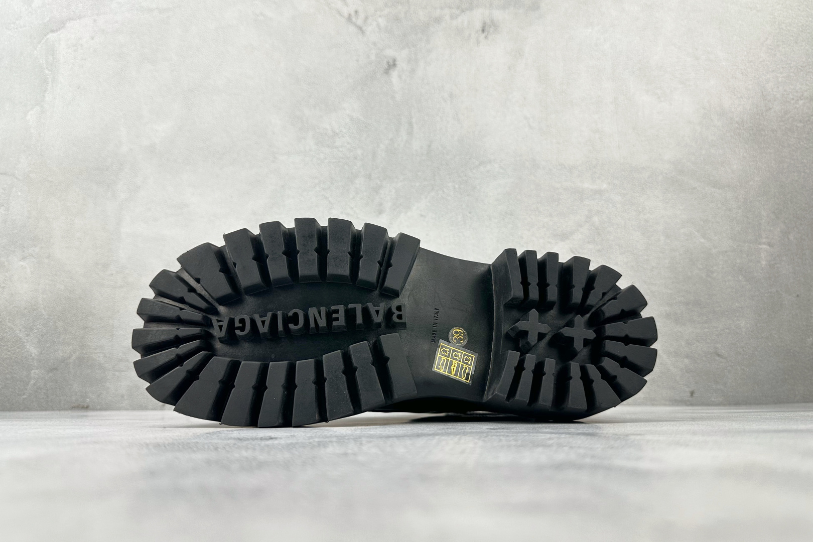 600 Balenciaga巴黎世家 Strike 黑色 590974WA960