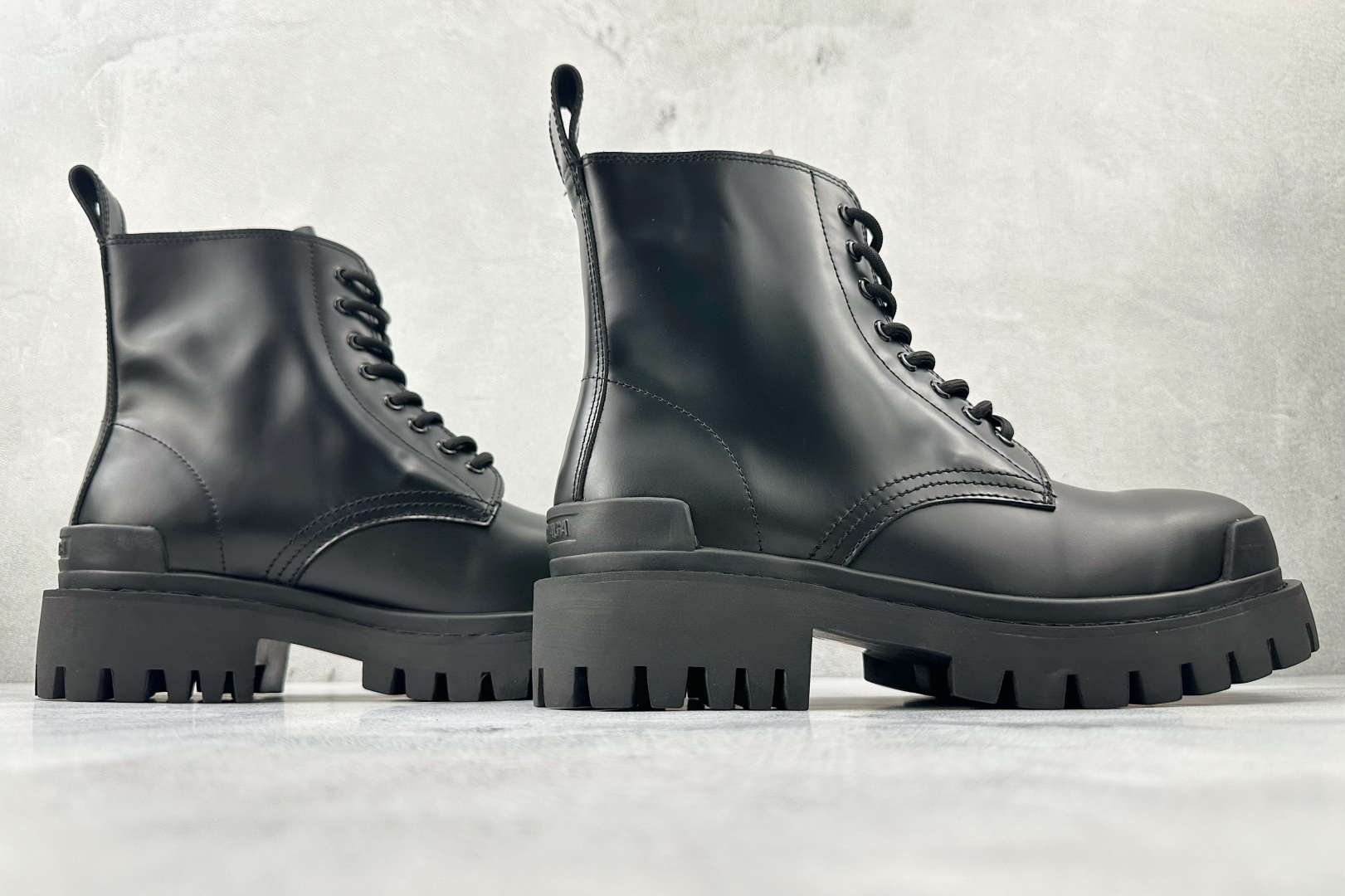 600 Balenciaga巴黎世家 Strike 黑色 590974WA960