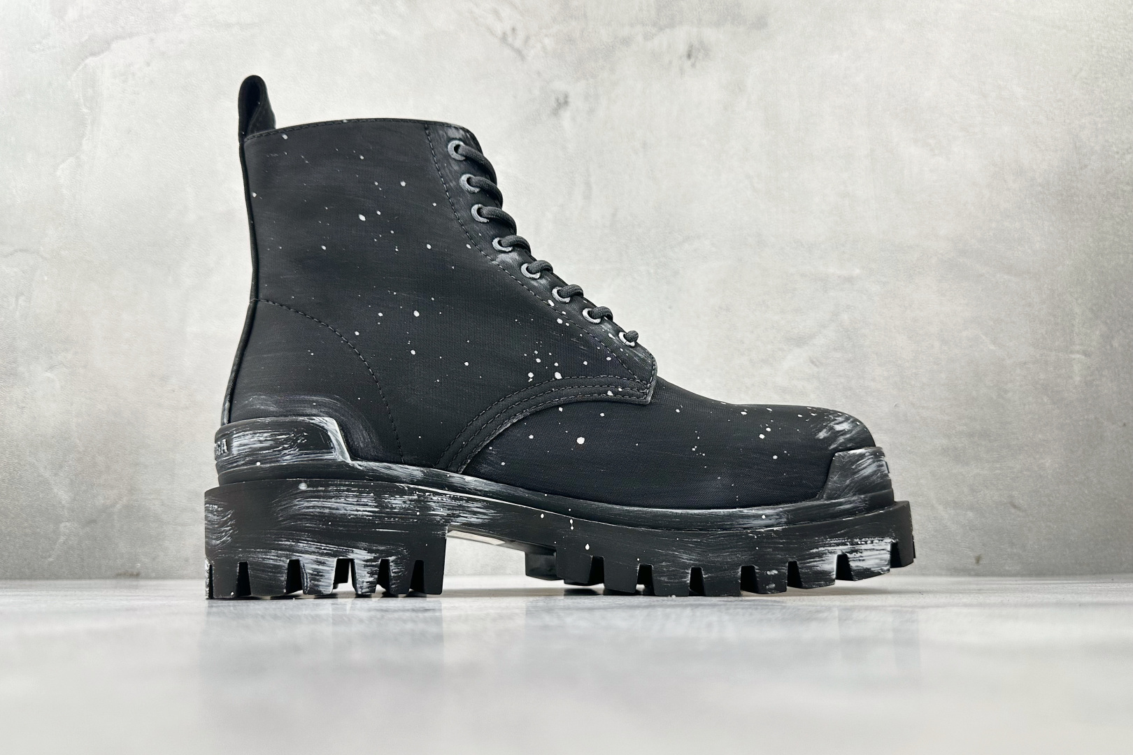 600 Balenciaga巴黎世家 Strike 黑色 670633W2DY2