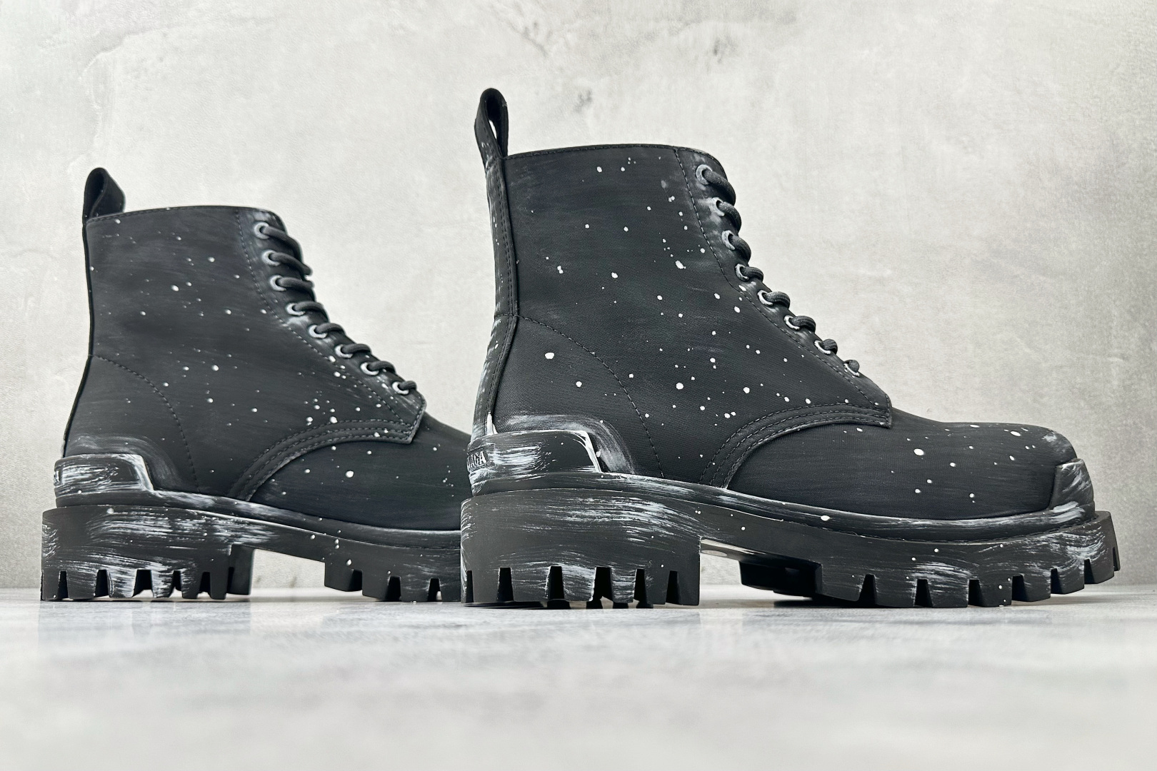 600 Balenciaga巴黎世家 Strike 黑色 670633W2DY2