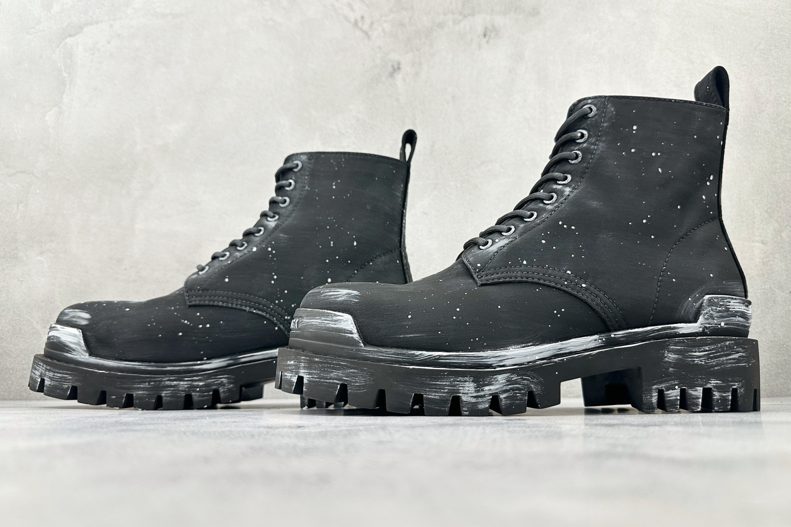 600 Balenciaga巴黎世家 Strike 黑色 670633W2DY2