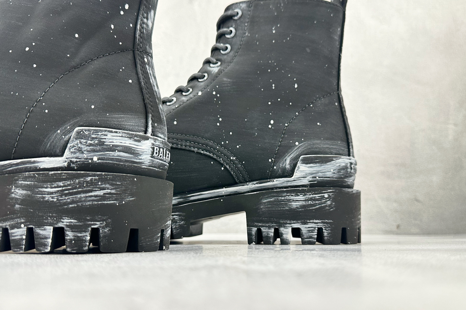 600 Balenciaga巴黎世家 Strike 黑色 670633W2DY2