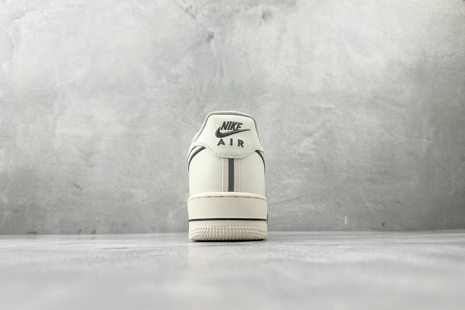Nike Air Force 1 low 米色 IB7677-101