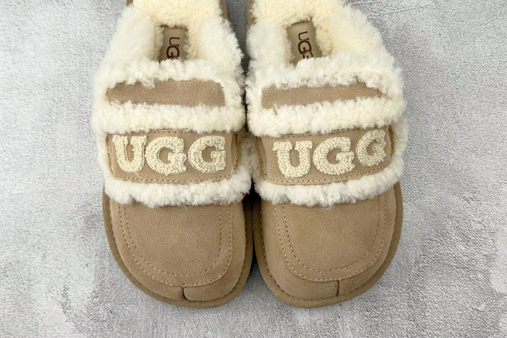 UGG W Classic Disquette 沙色 1115059-SNDB