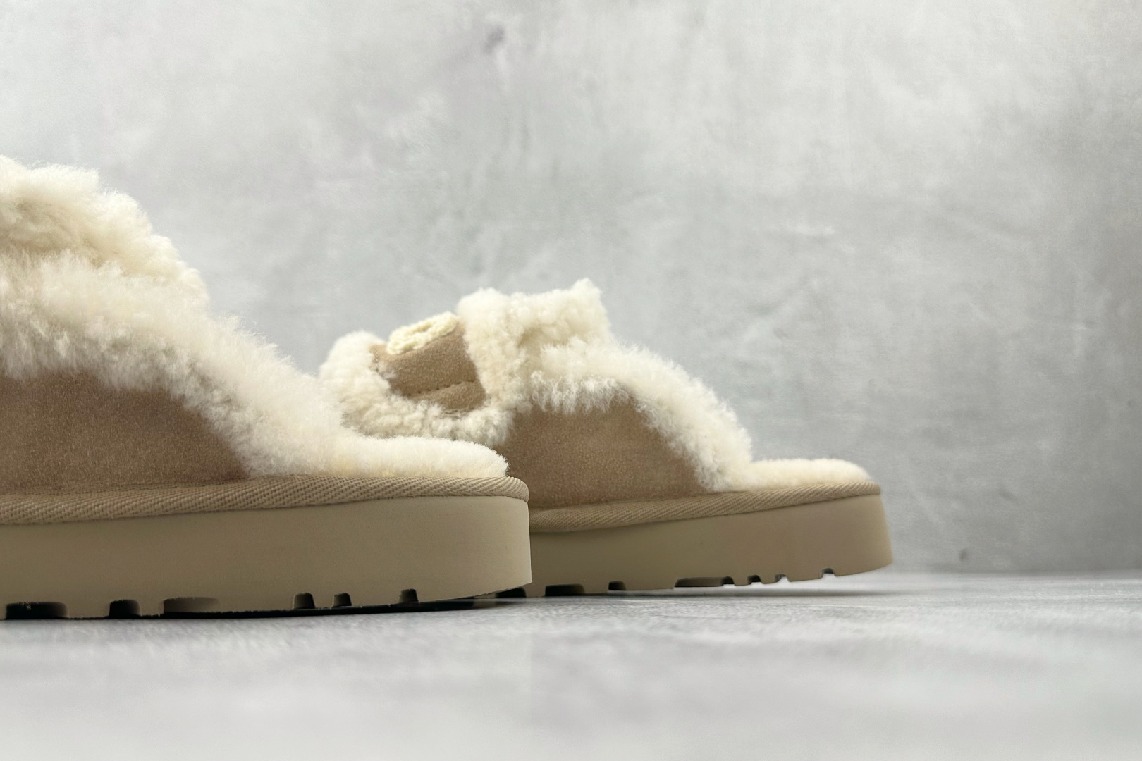 UGG W Classic Disquette 沙色 1115059-SNDB