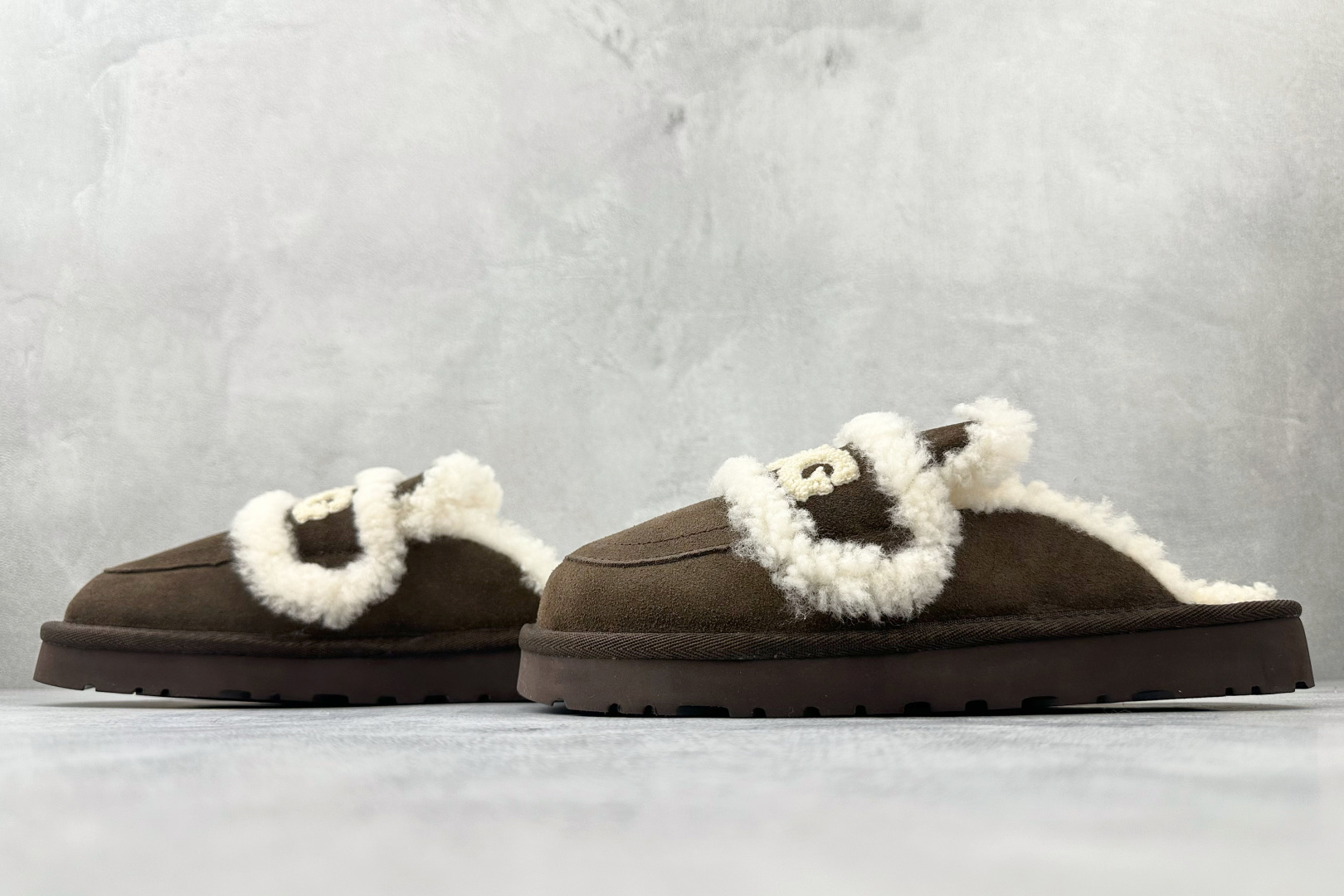 UGG W Classic Disquette 棕色 1115059-CHO-High Quatity Cheap Brand wholesale wholesaler seller Clothes Bags handbags Sneakers Top Fashion Clothing Shoes from China Factory Chinese suppliers best Quality Beautiful Price UGG W Classic Disquette 棕色 1115059-CHO