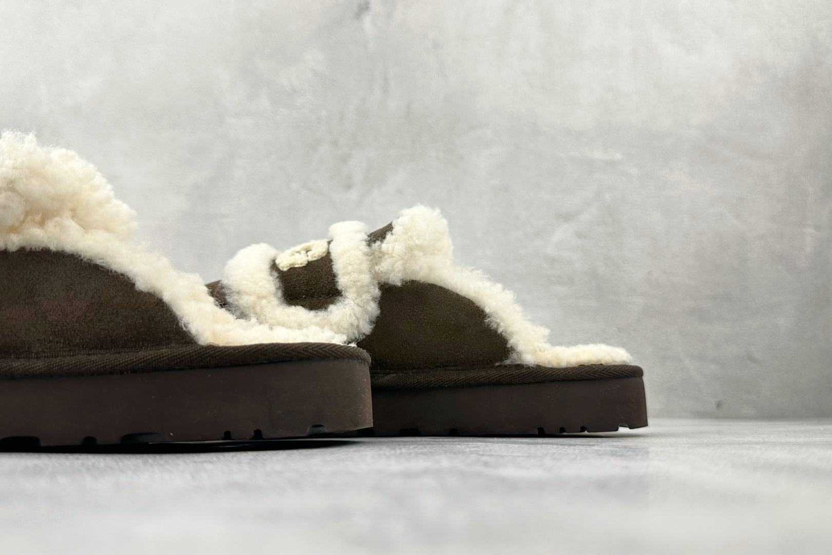 UGG W Classic Disquette 棕色 1115059-CHO-High Quatity Cheap Brand wholesale wholesaler seller Clothes Bags handbags Sneakers Top Fashion Clothing Shoes from China Factory Chinese suppliers best Quality Beautiful Price UGG W Classic Disquette 棕色 1115059-CHO