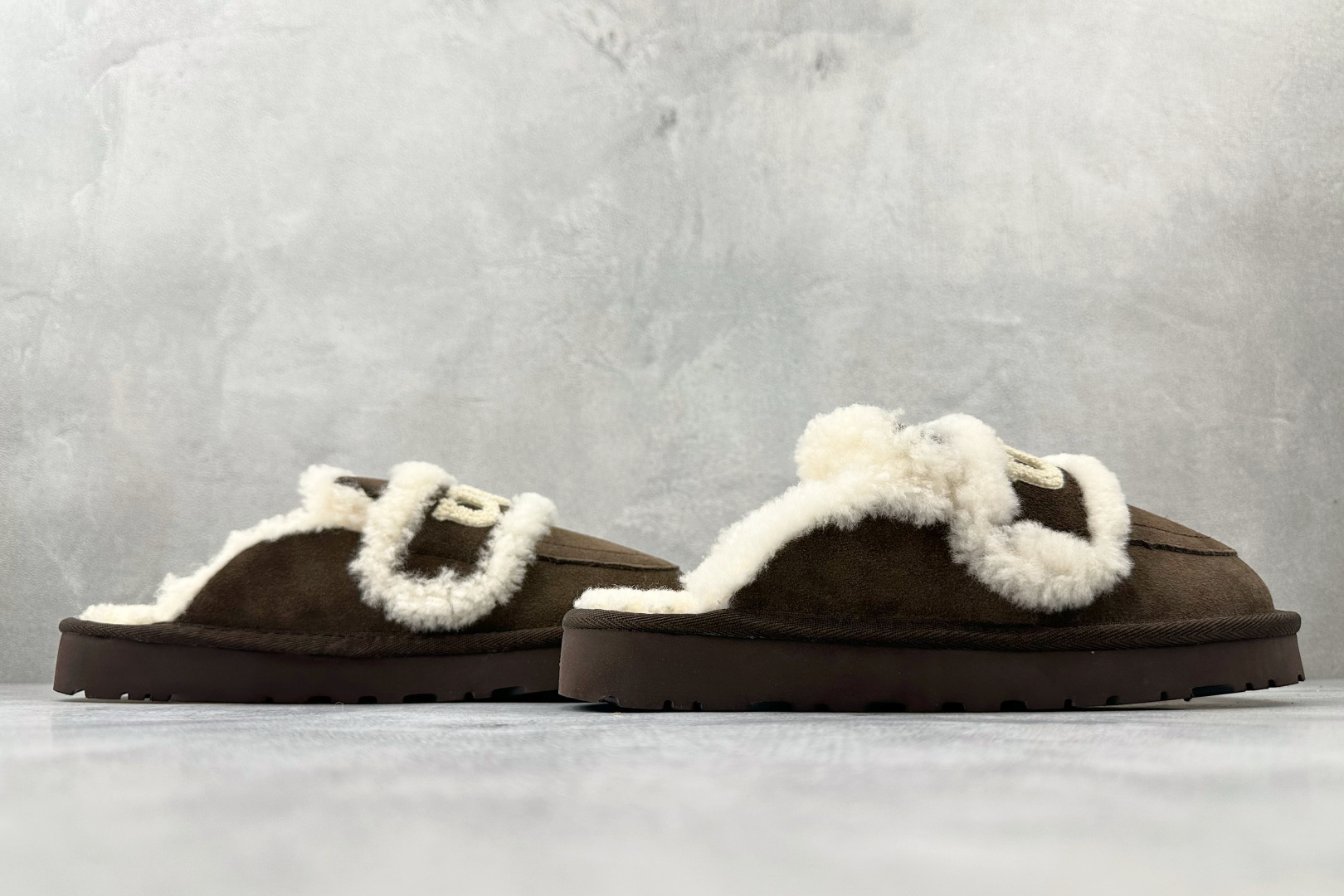 UGG W Classic Disquette 棕色 1115059-CHO-High Quatity Cheap Brand wholesale wholesaler seller Clothes Bags handbags Sneakers Top Fashion Clothing Shoes from China Factory Chinese suppliers best Quality Beautiful Price UGG W Classic Disquette 棕色 1115059-CHO