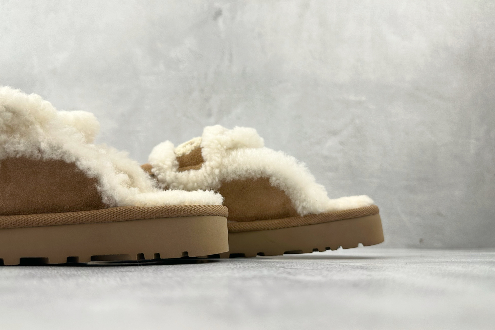 230 UGG W Classic Disquette 栗色 1115059-CHE-Chinese UA Cheap High Quatity Brand Clothes Bags handbags Sneakers wholesale wholesaler seller from China Factory suppliers Fashion Clothing Shoes best Quality Beautiful Price 230 UGG W Classic Disquette 栗色 1115059-CHE