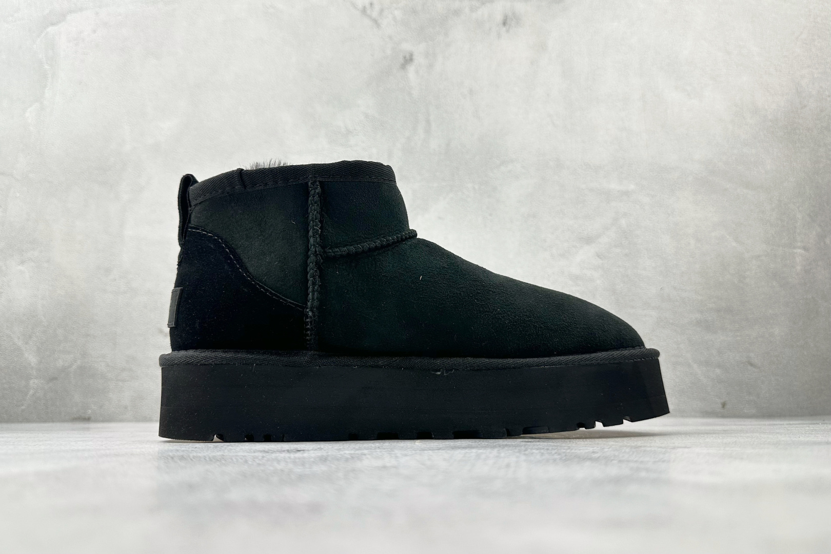 240 UGG 雪地靴 黑色 1135092-BLK