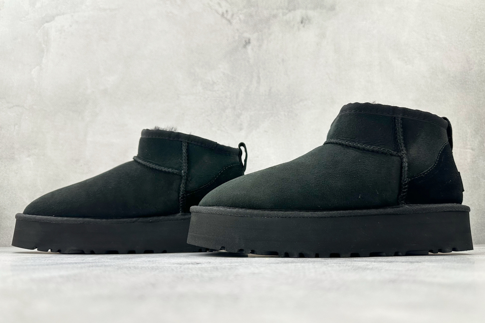 240 UGG 雪地靴 黑色 1135092-BLK