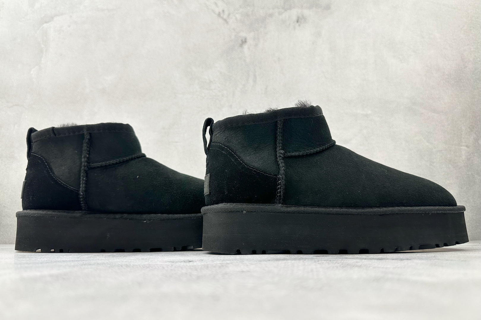 240 UGG 雪地靴 黑色 1135092-BLK