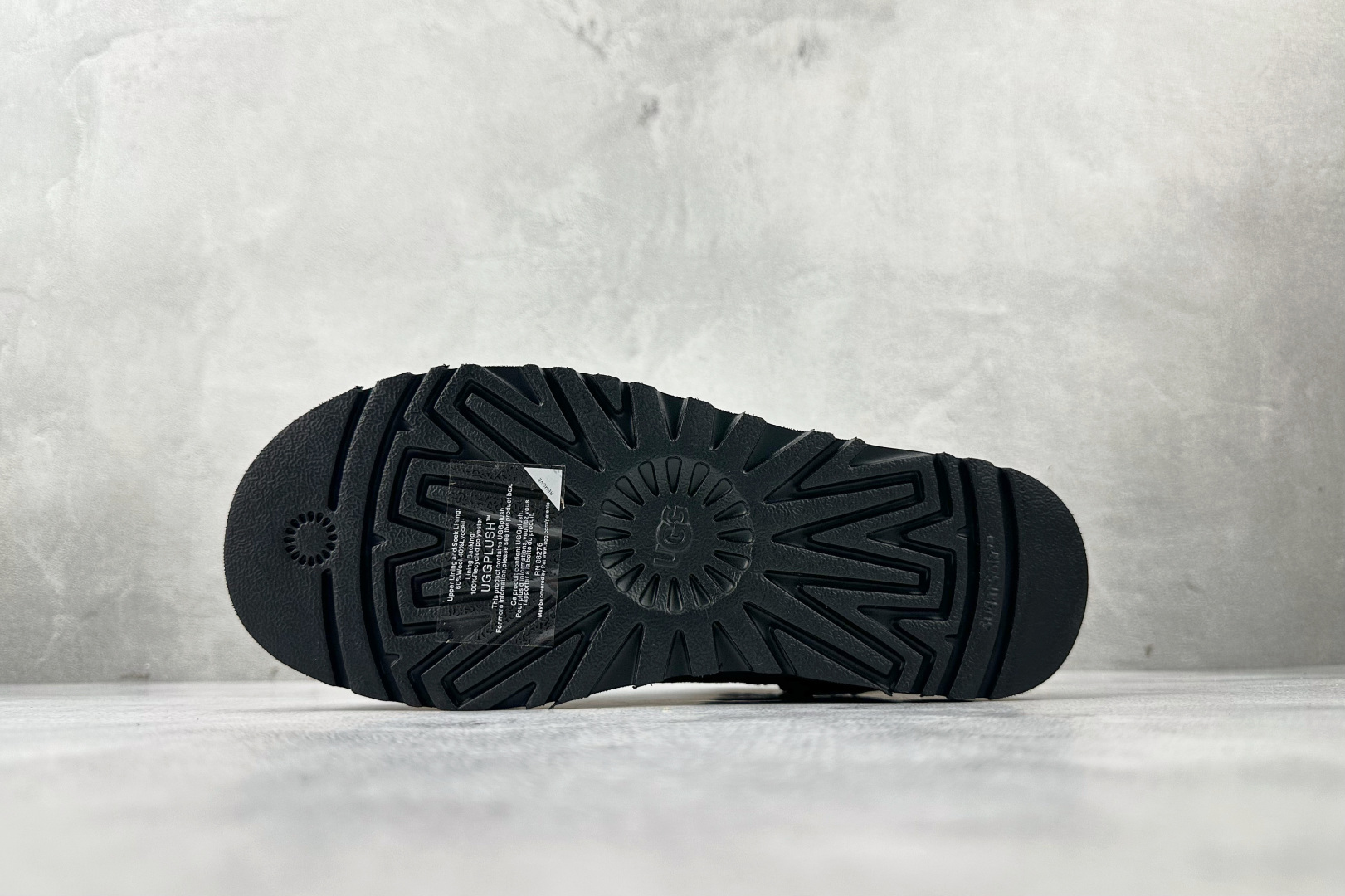 240 UGG 雪地靴 黑色 1135092-BLK