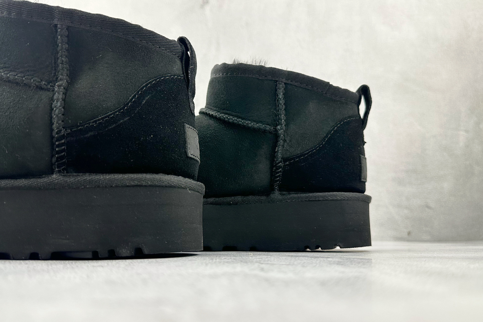 240 UGG 雪地靴 黑色 1135092-BLK