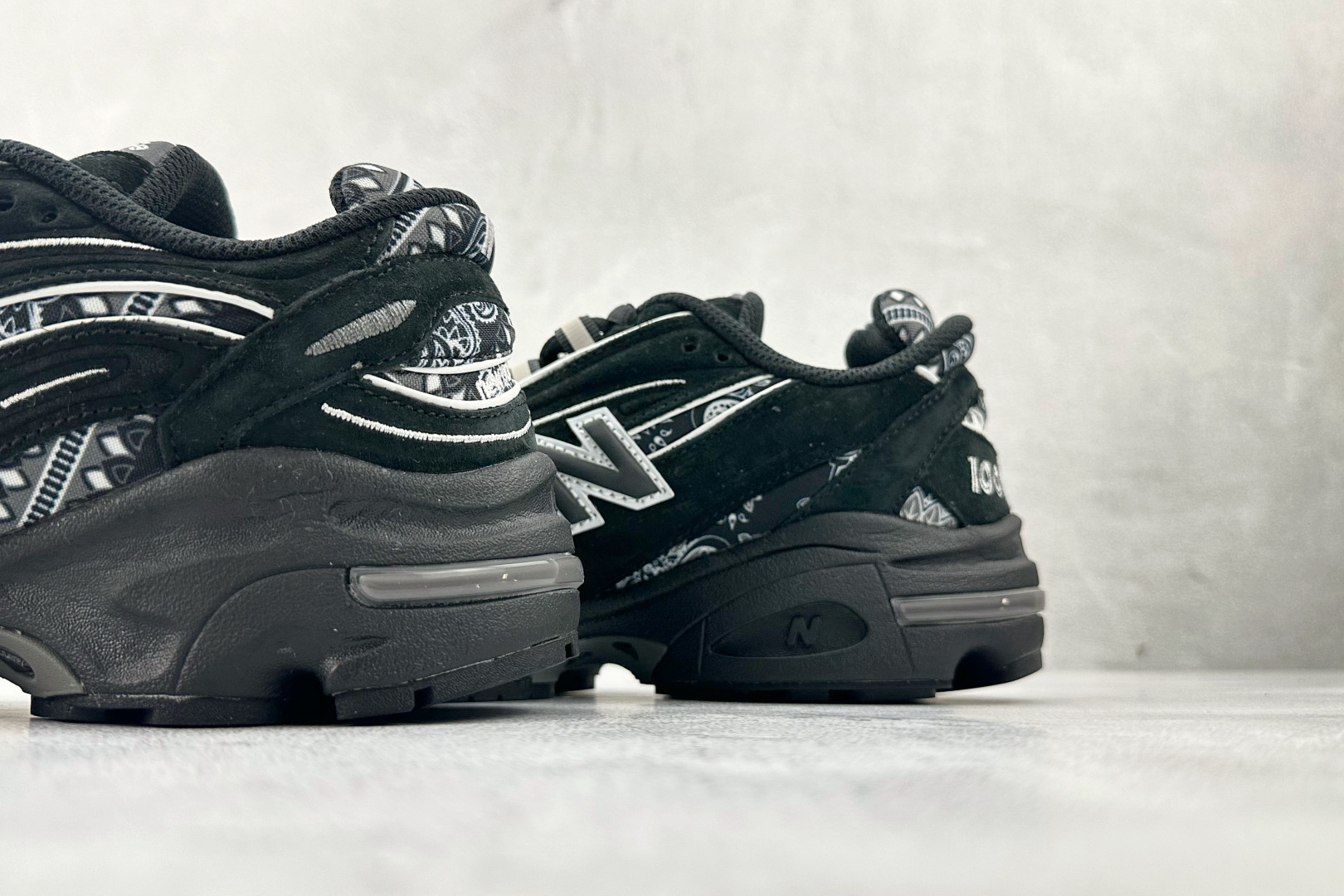 220 大厂出品 atmos x New Balance NB 1000 Bandhnu 黑白 M1000AP-Chinese UA Cheap High Quatity Brand Clothes Bags handbags Sneakers wholesale wholesaler seller from China Factory suppliers Fashion Clothing Shoes best Quality Beautiful Price 220 大厂出品 atmos x New Balance NB 1000 Bandhnu 黑白 M1000AP