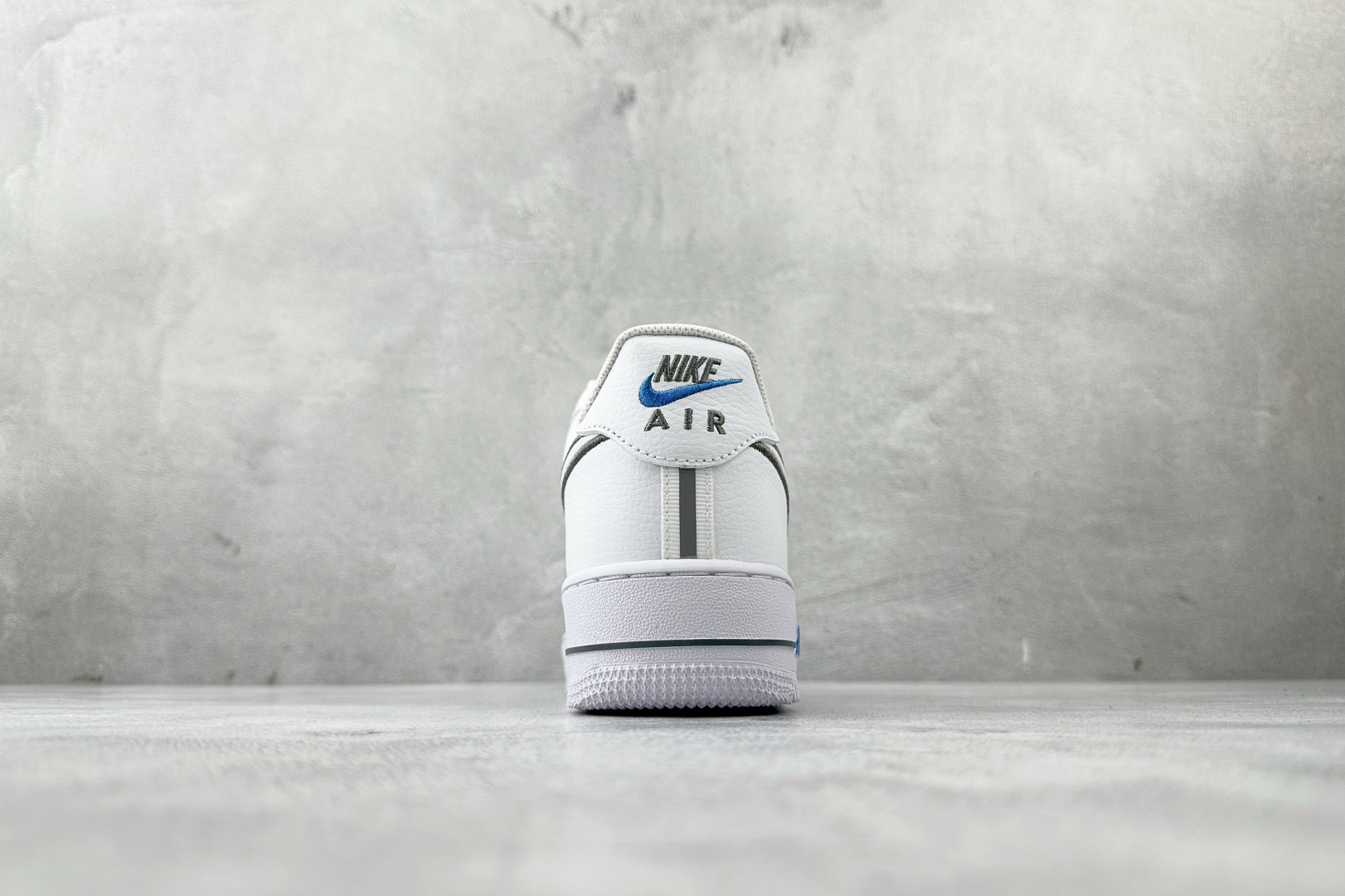 Nike Air Force 1 low 白灰 IB7677-100