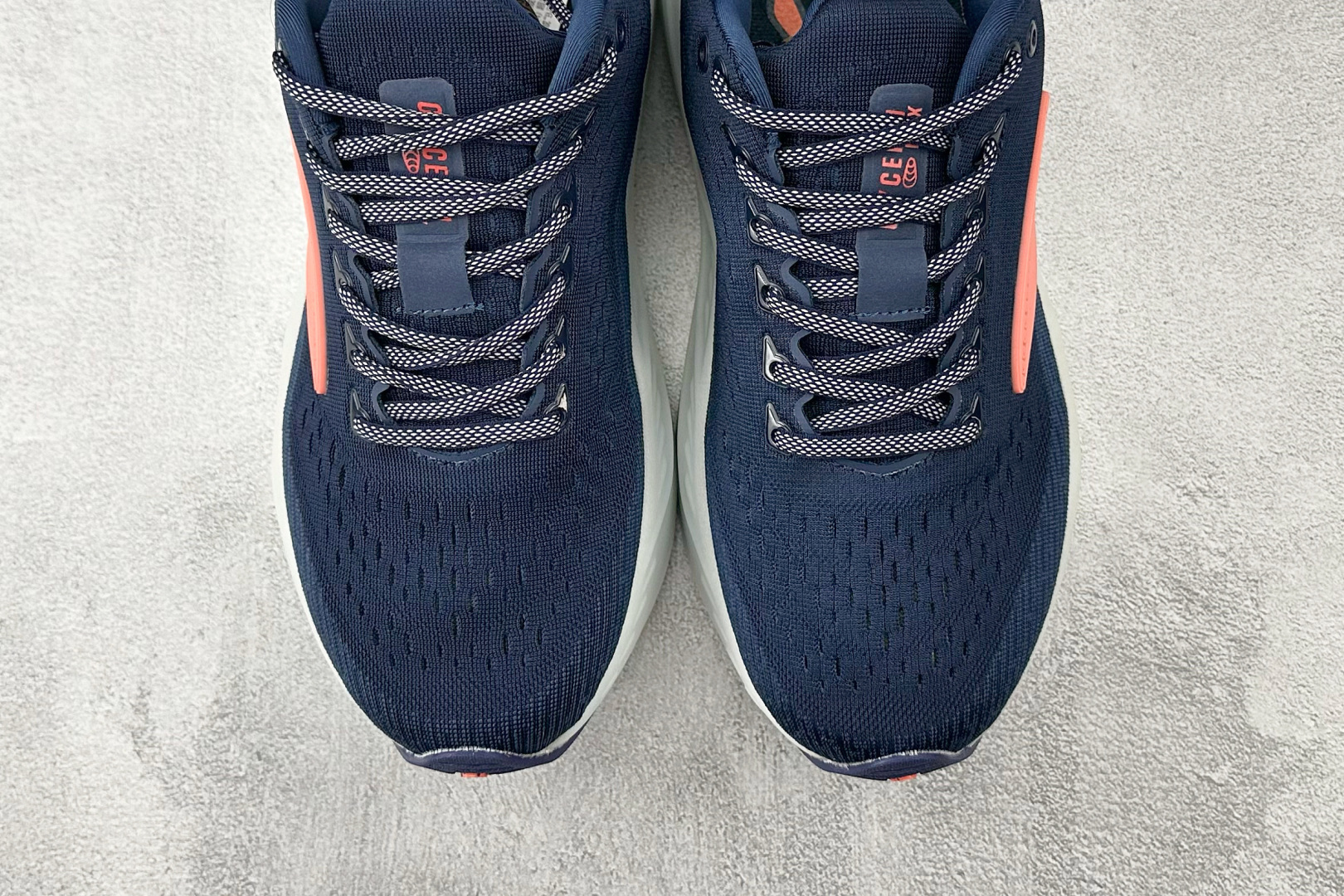 210 Brooks布鲁克斯 Glycerin 蓝色 120436-1B-439 尺码：36 36.5 37 38.5 39 40 40.5 41 42 42.5 43 44 44.5 45 46 编码：31