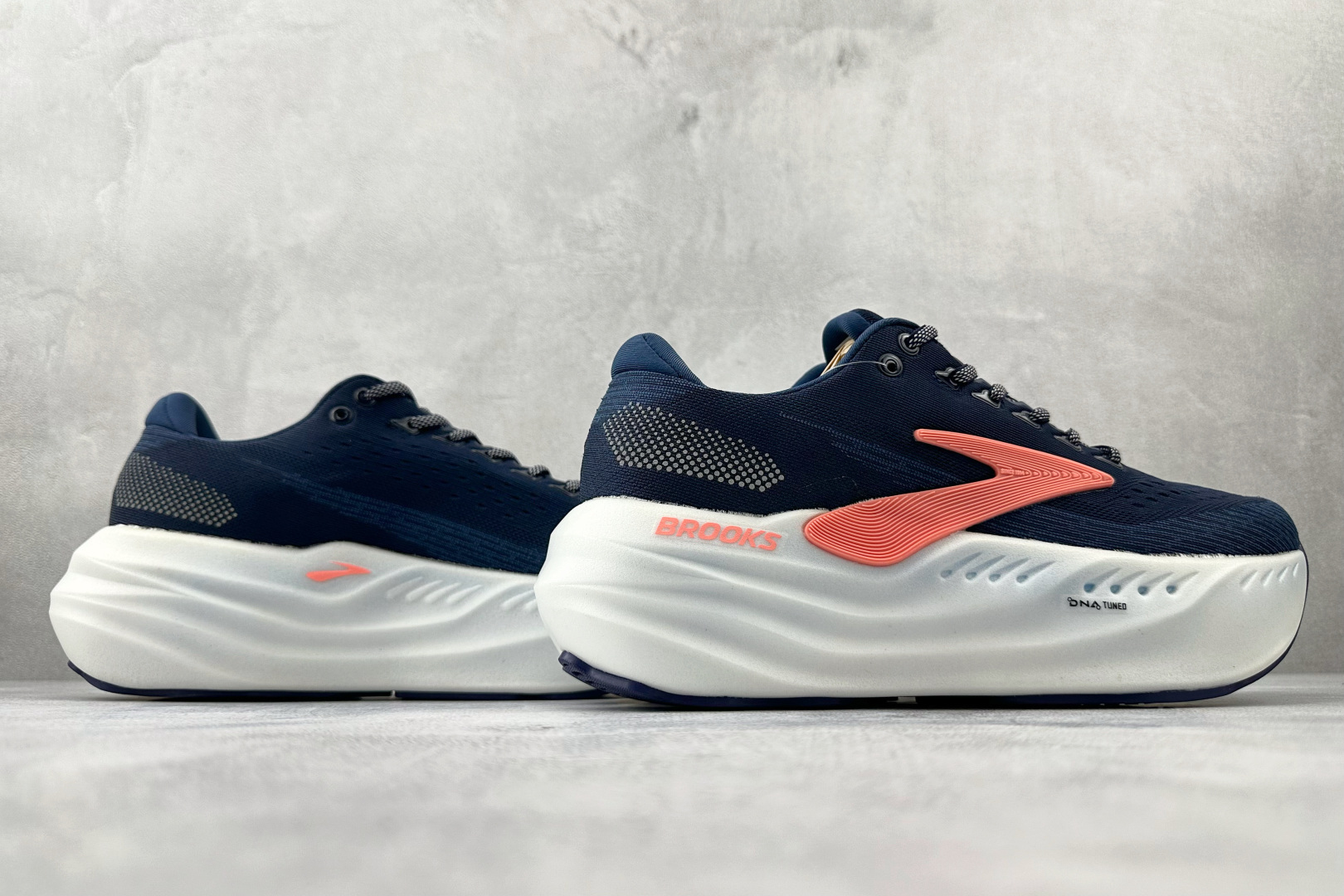 210 Brooks布鲁克斯 Glycerin 蓝色 120436-1B-439 尺码：36 36.5 37 38.5 39 40 40.5 41 42 42.5 43 44 44.5 45 46 编码：31