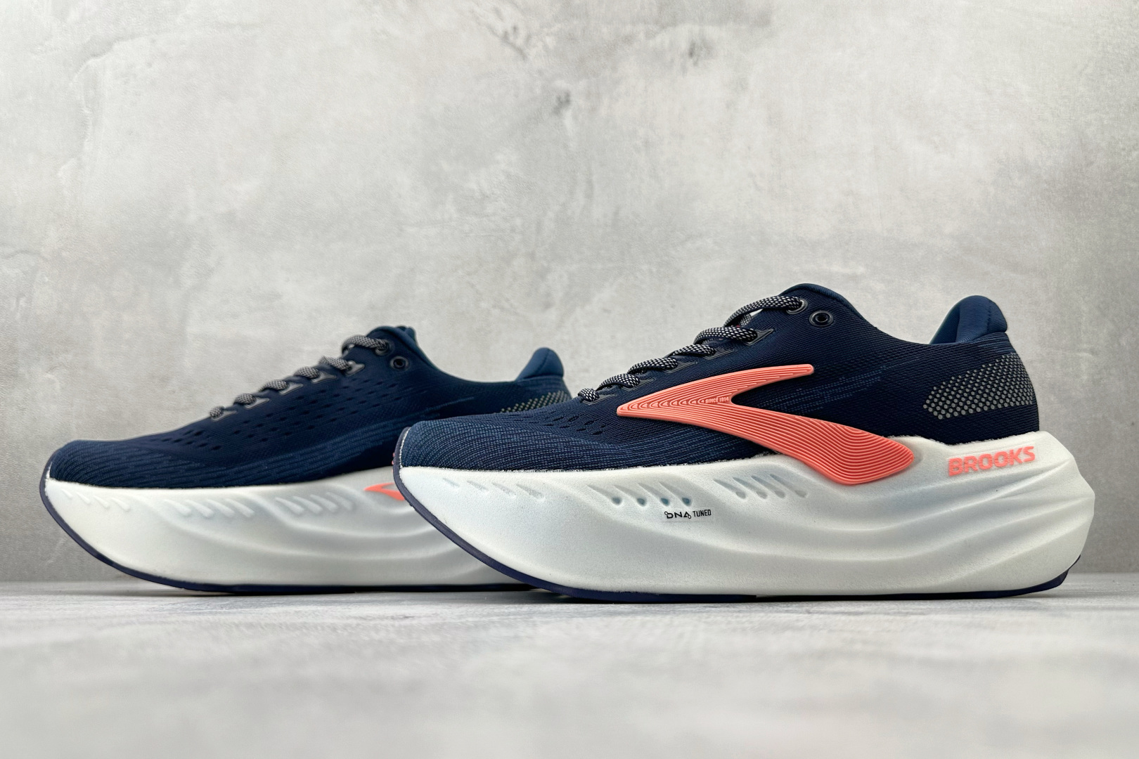 210 Brooks布鲁克斯 Glycerin 蓝色 120436-1B-439 尺码：36 36.5 37 38.5 39 40 40.5 41 42 42.5 43 44 44.5 45 46 编码：31