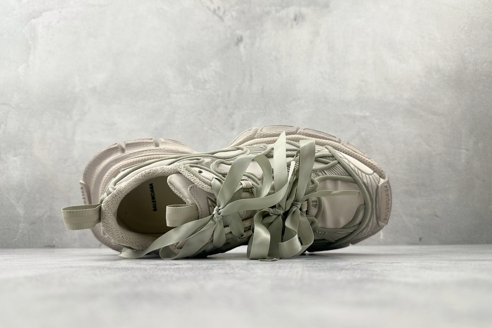 430 代购版 Balenciaga巴黎世家 3XL 缎面蝴蝶结 灰色 734731W3XSB