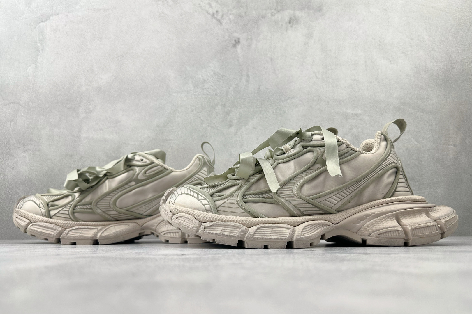 430 代购版 Balenciaga巴黎世家 3XL 缎面蝴蝶结 灰色 734731W3XSB