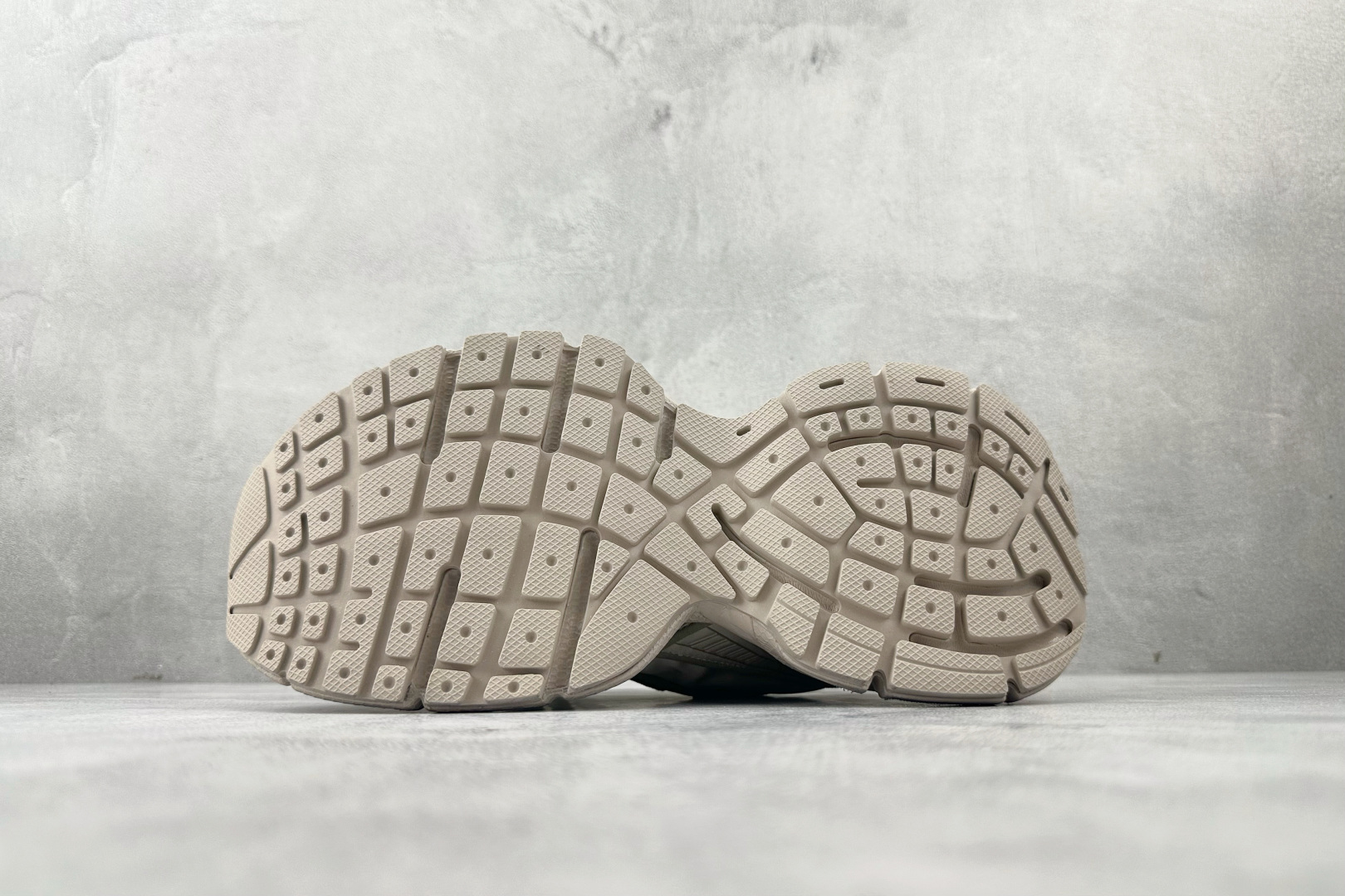 430 代购版 Balenciaga巴黎世家 3XL 缎面蝴蝶结 灰色 734731W3XSB