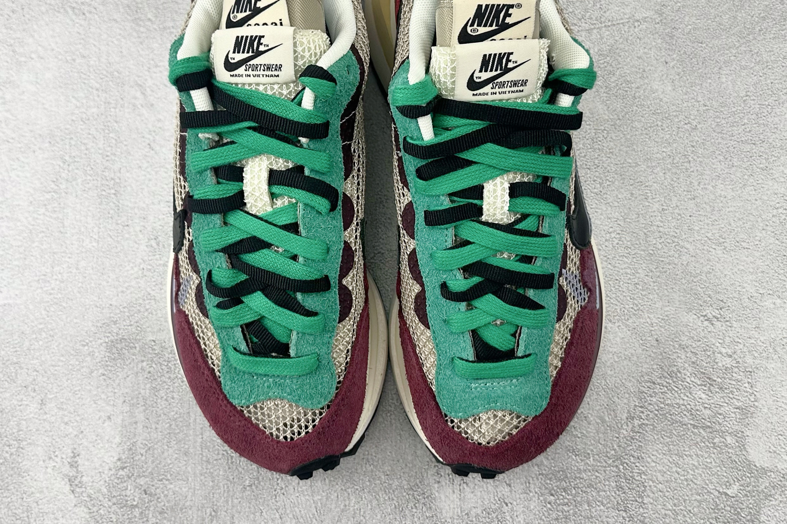特价 顶级纯原 特价福利Sacai x Nike VaporWaffle红绿色货号:DD3035-200