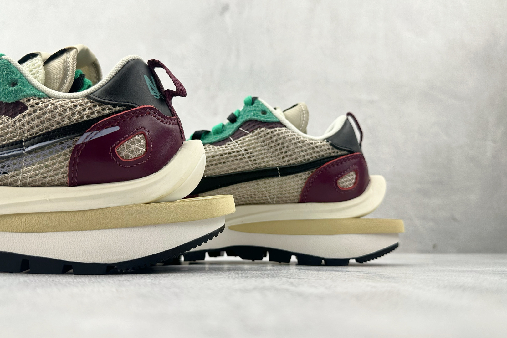 特价 顶级纯原 特价福利Sacai x Nike VaporWaffle红绿色货号:DD3035-200
