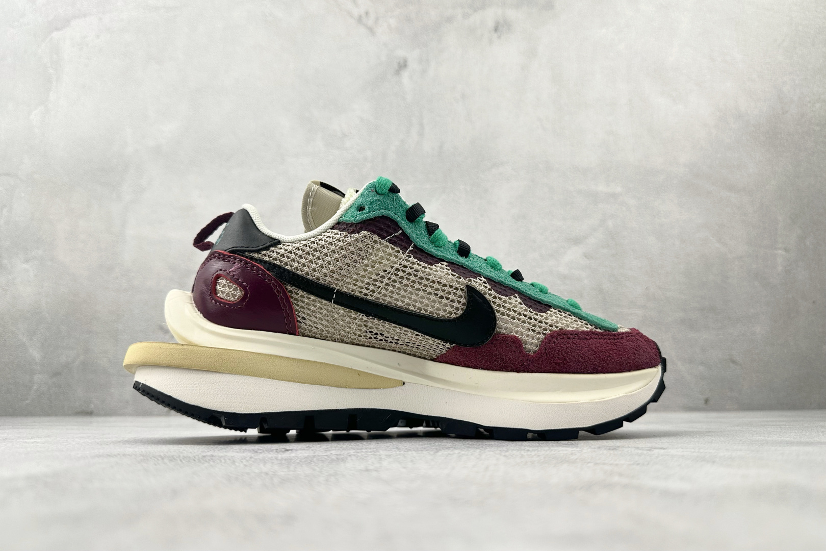 特价 顶级纯原 特价福利Sacai x Nike VaporWaffle红绿色货号:DD3035-200