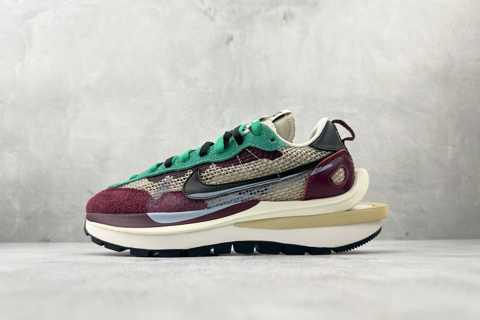 特价 顶级纯原 特价福利Sacai x Nike VaporWaffle红绿色货号:DD3035-200