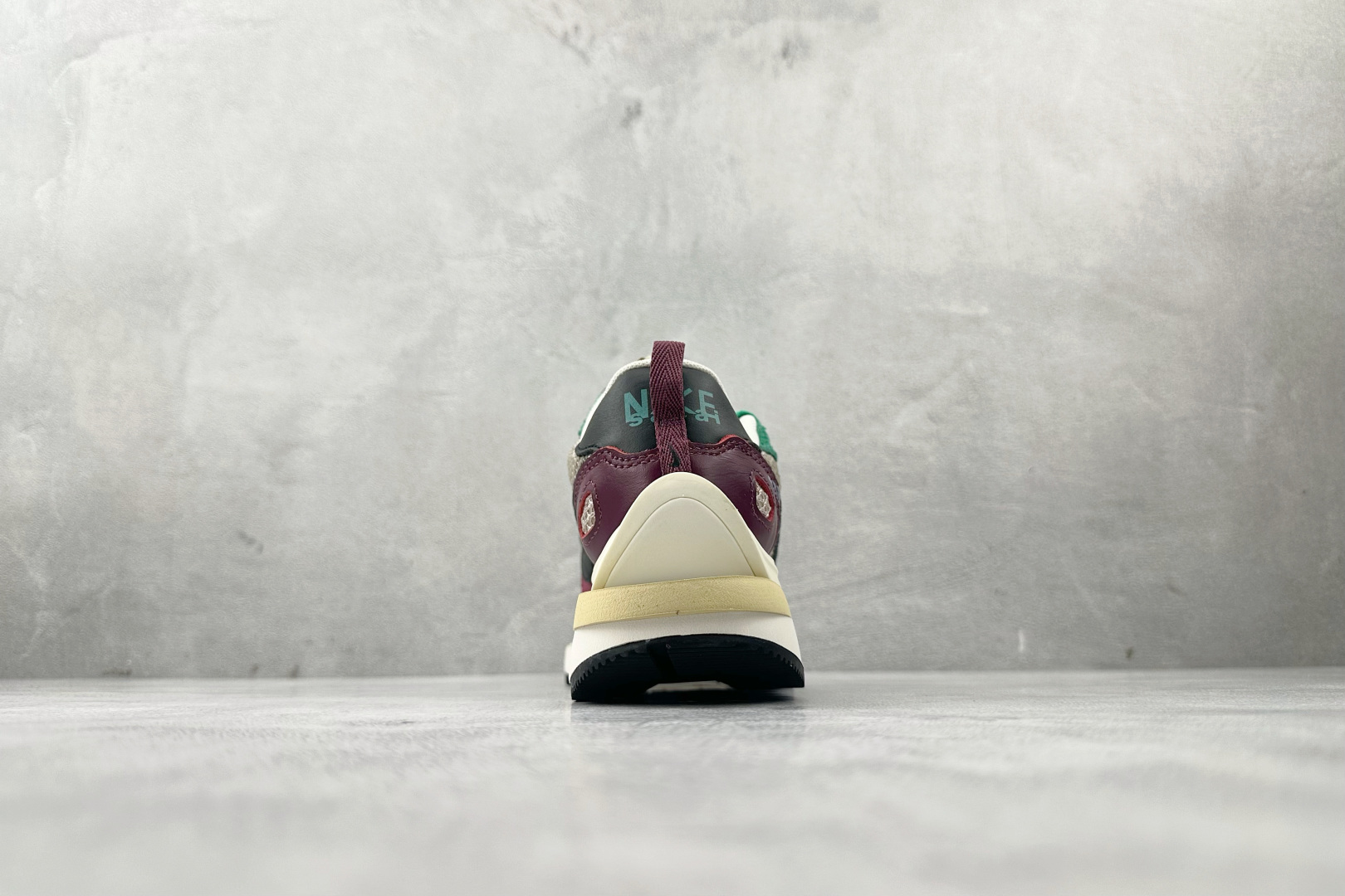 特价 顶级纯原 特价福利Sacai x Nike VaporWaffle红绿色货号:DD3035-200