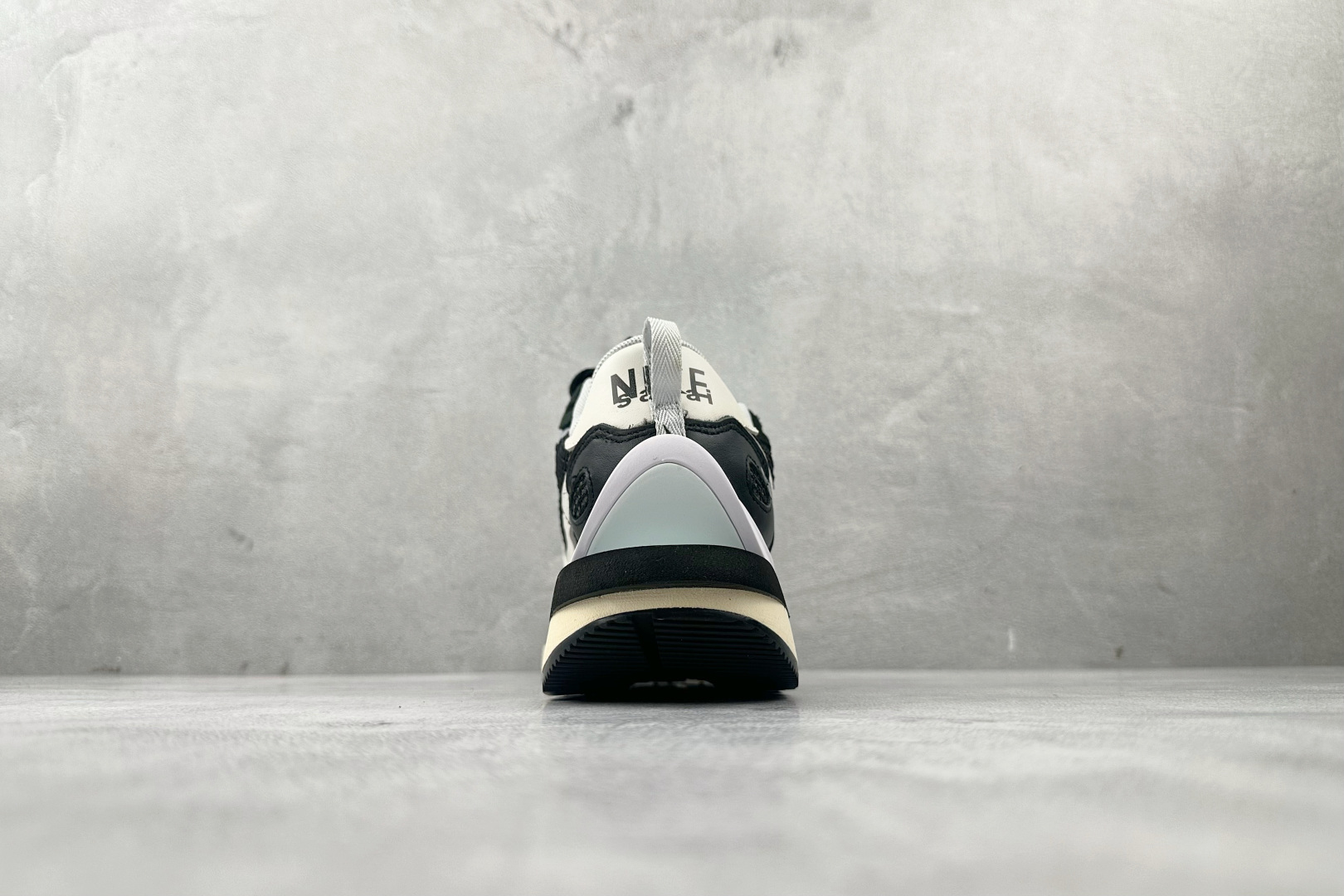 特价 顶级纯原 特价福利 Sacai x Nike VaporWaffle black and whit