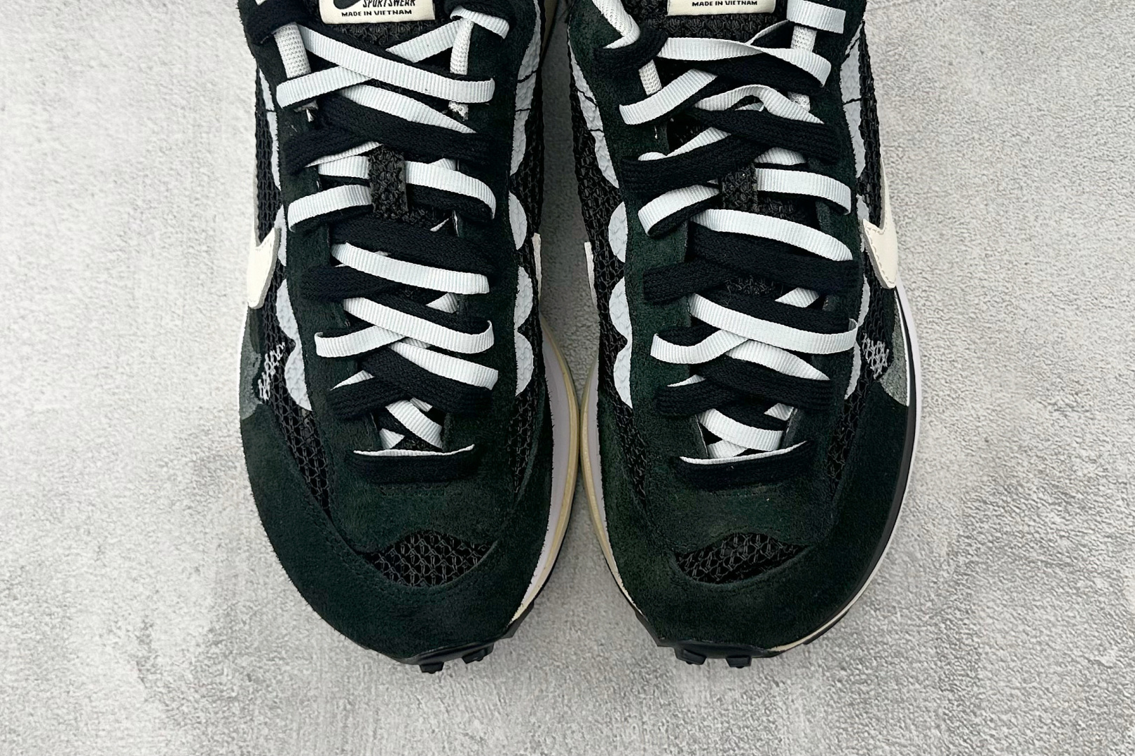 特价 顶级纯原 特价福利 Sacai x Nike VaporWaffle black and whit