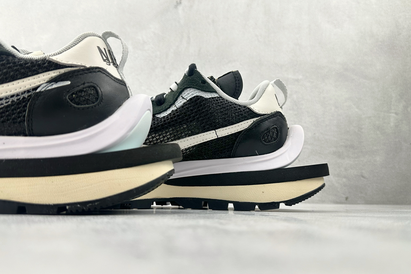 特价 顶级纯原 特价福利 Sacai x Nike VaporWaffle black and whit