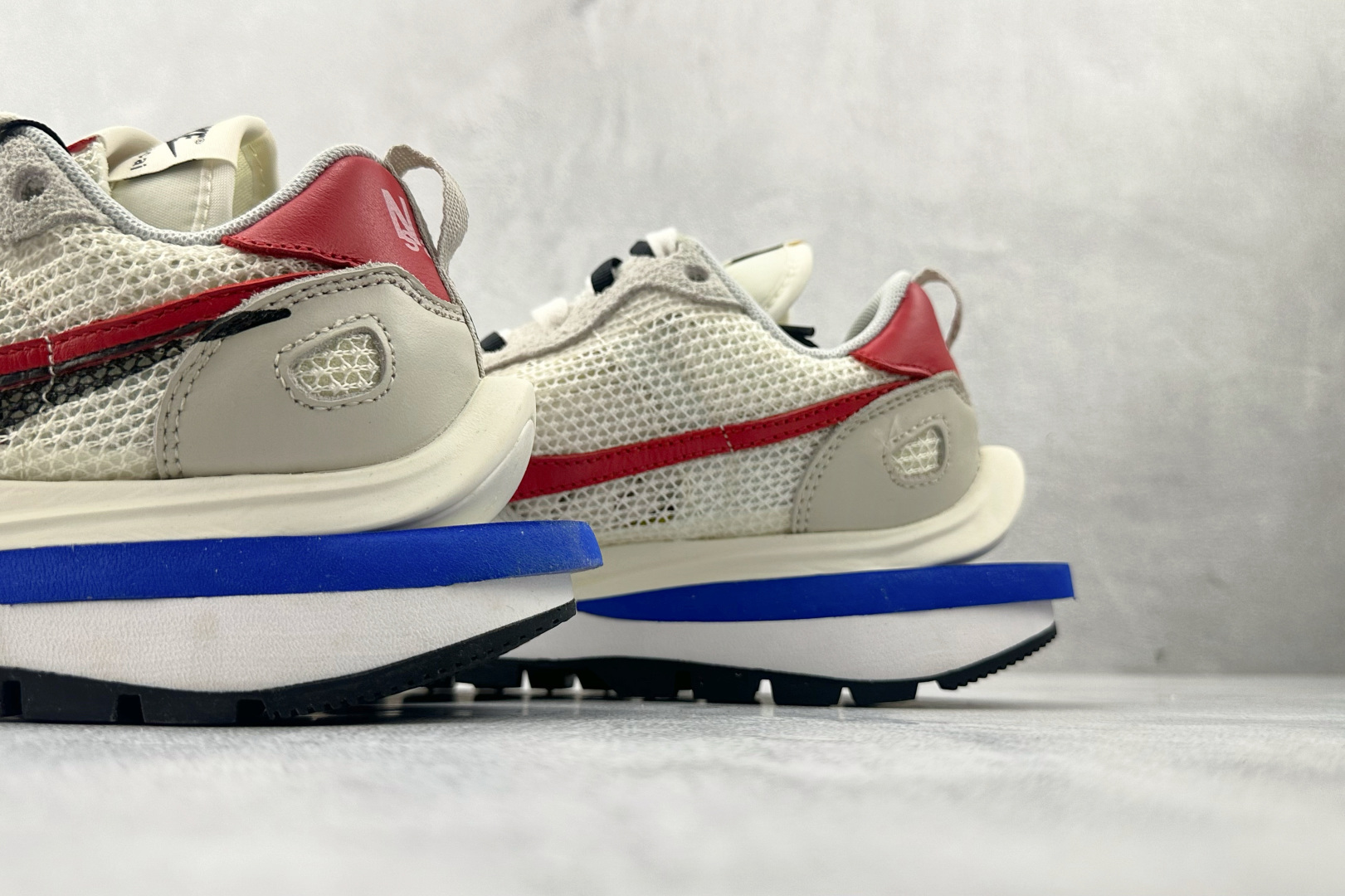 特价 顶级纯原 特价福利 Sacai x Nike VaporWaffle royal fuchsia