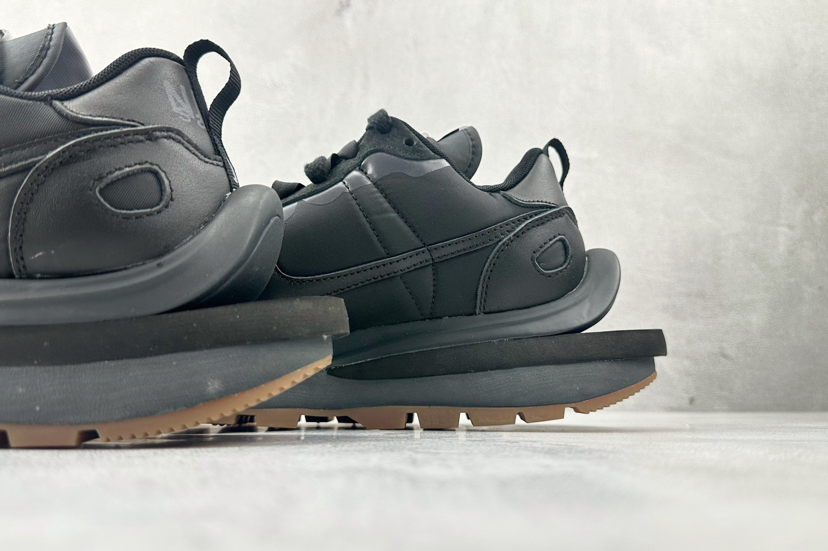 特价 顶级纯原 特价福利 Sacai x Nike VaporWaffle black and gum