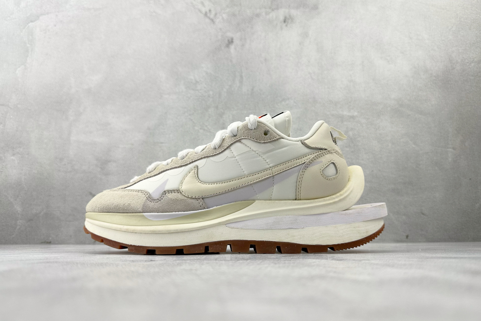 特价 顶级纯原 特价福利 Sacai x Nike VaporWaffle white and gum