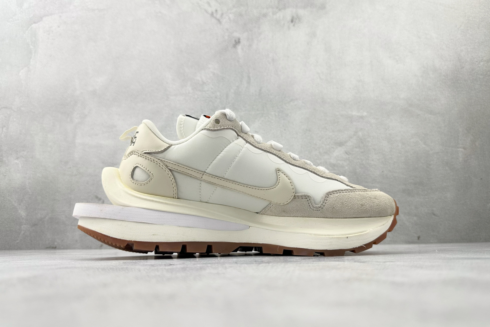 特价 顶级纯原 特价福利 Sacai x Nike VaporWaffle white and gum