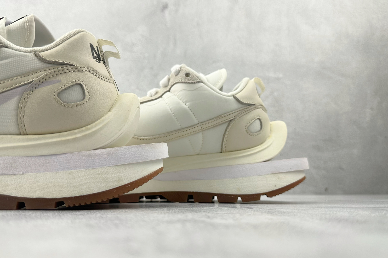 特价 顶级纯原 特价福利 Sacai x Nike VaporWaffle white and gum